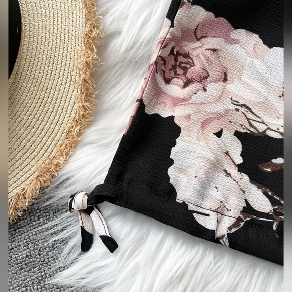 SALE! 🆕 Floral Print Pants with elastic waist - Picture 3 of 4